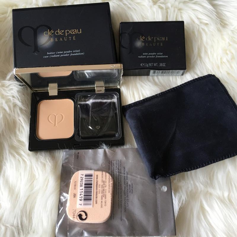 Phấn Tươi Cle De Peau Beaute Radiant Cream To Powder Foundation SPF25 PA+++