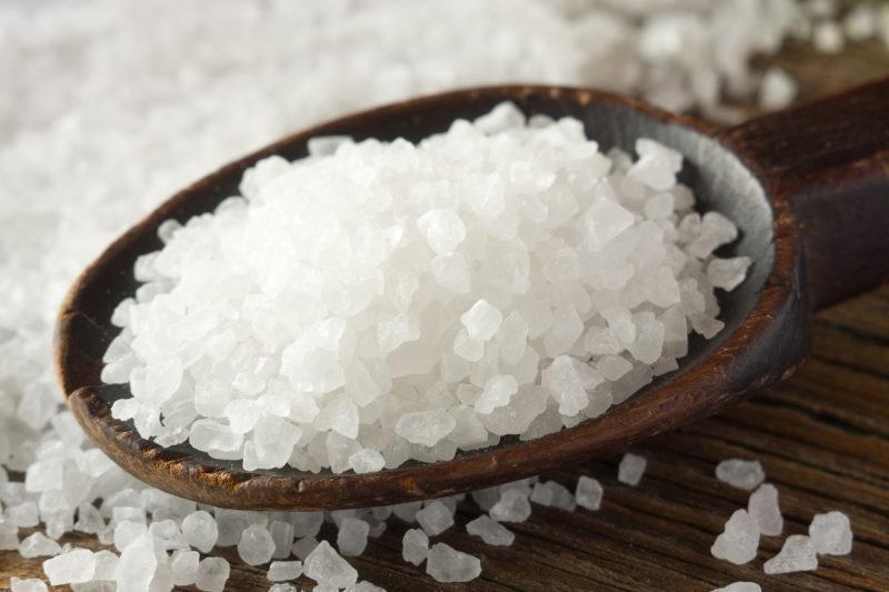 Trong phèn chua có chất khử mùi rất tốt, sẽ giúp mùi hôi chân bị đanh bay vĩnh viễn.