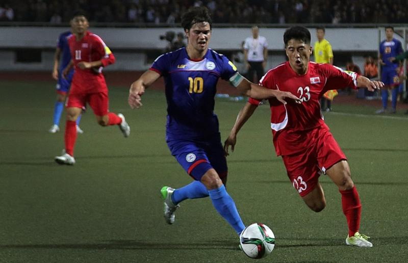Phil Younghusband (áo xanh) là đầu tàu của Philippines