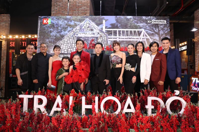 Phim Trại Hoa Đỏ