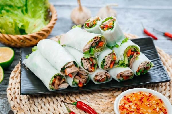 Phở cuốn gây sức hút đối với khách bốn phương