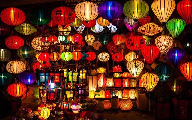 Phố đèn lồng Hội An đẹp lung linh về đêm