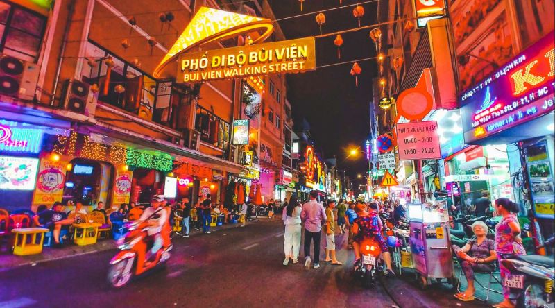 Phố đi bộ Bùi Viện