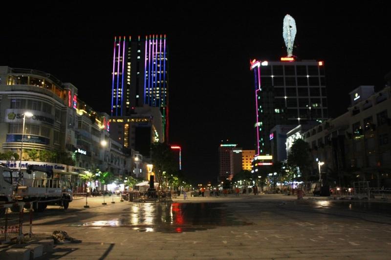 Phố đi bộ Nguyễn Huệ cũng là một địa điểm lý thú cho nhiều cặp đôi.