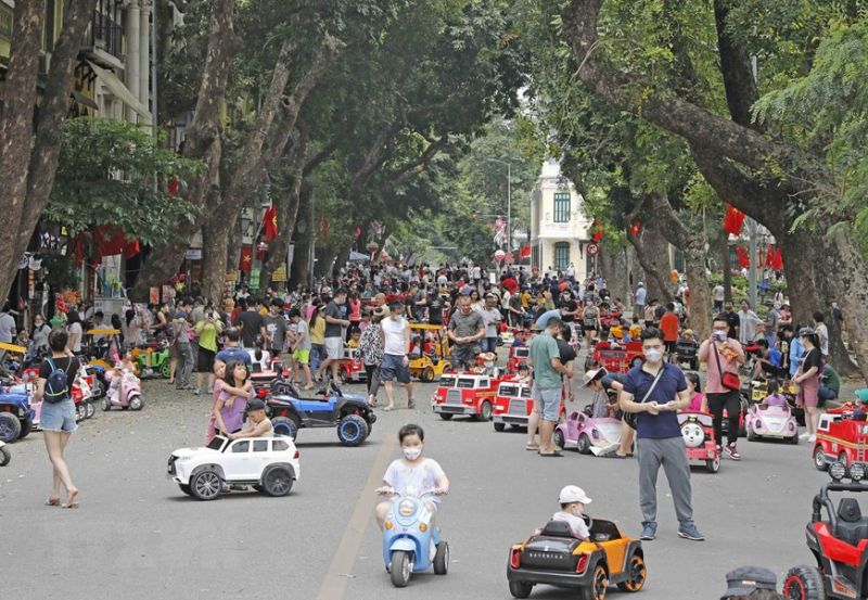 Phố đi bộ quanh Hồ Gươm