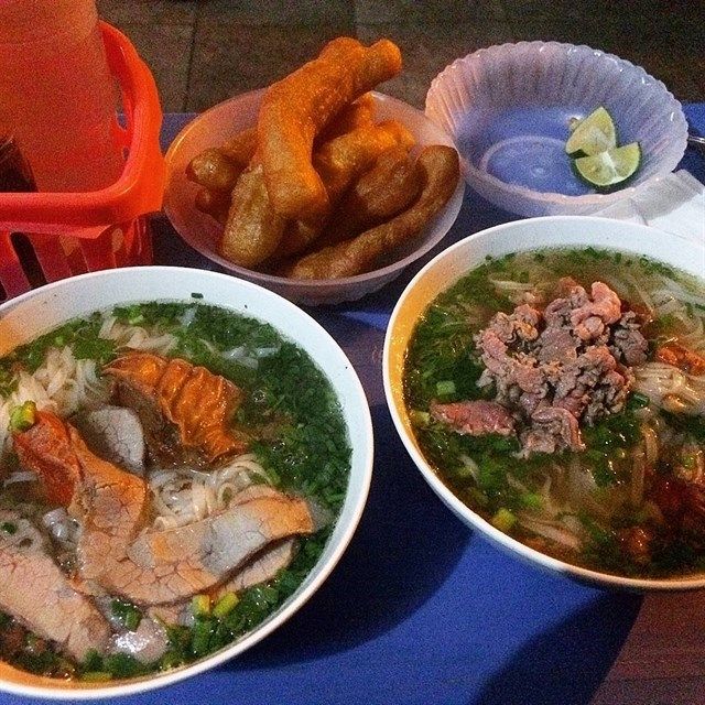 Phở gánh - Hàng Chiếu