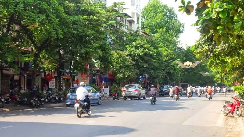 Phố Huế náo nhiệt cả ngày lẫn đêm