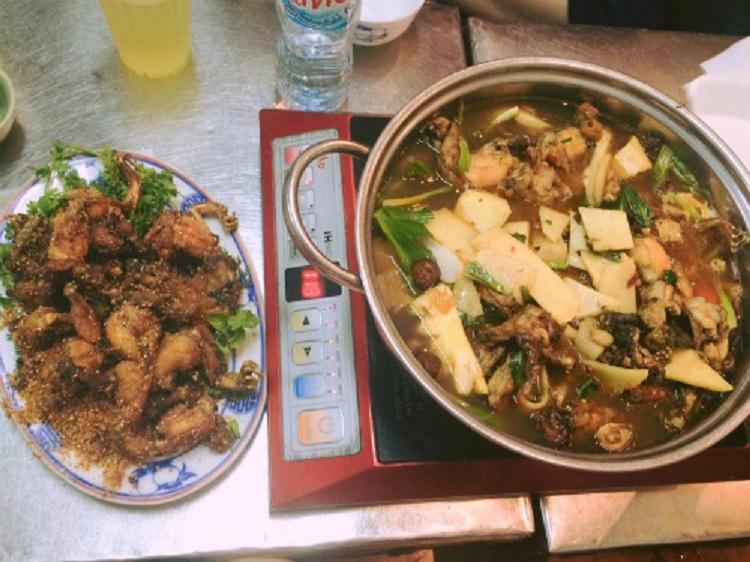 Phố lẩu nướng Phó Đức Chính