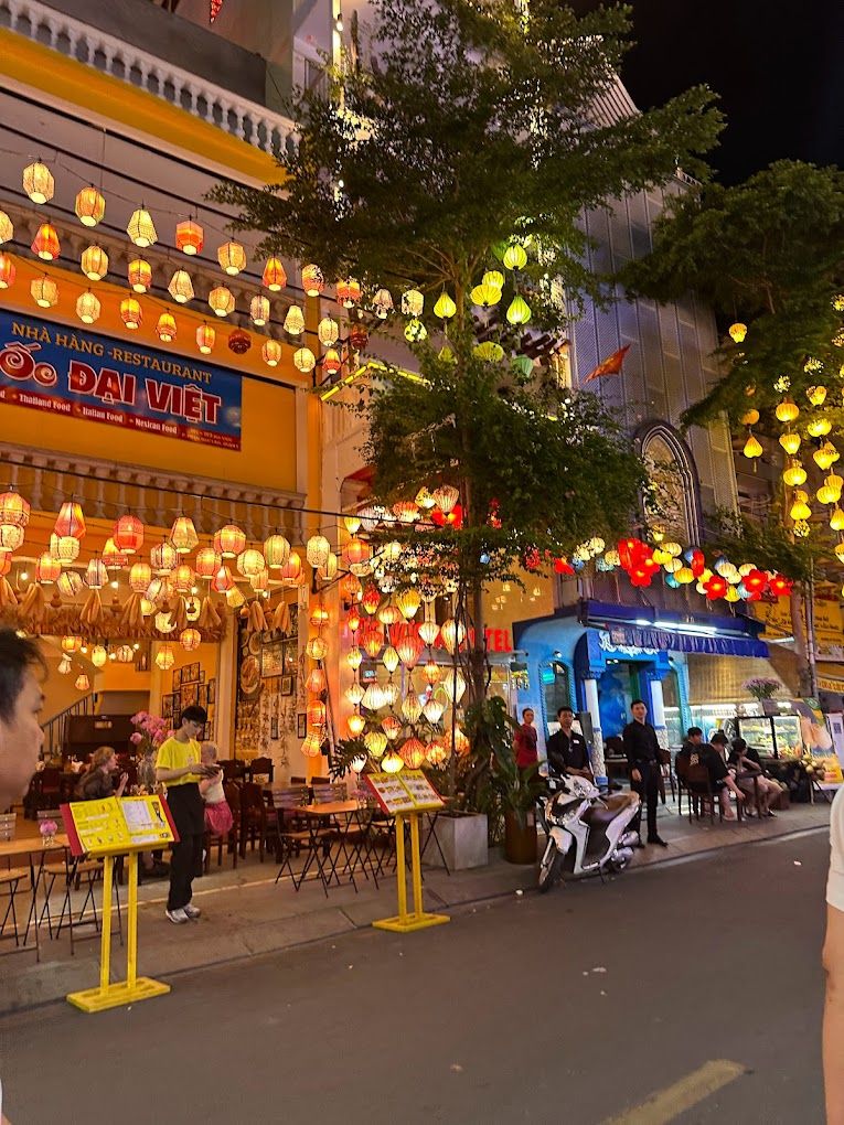 Phố tây Bùi Viện