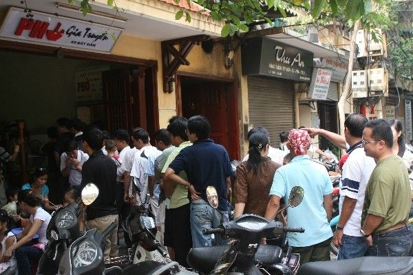 Phở xếp hàng Bát Đàn - 49 Bát Đàn