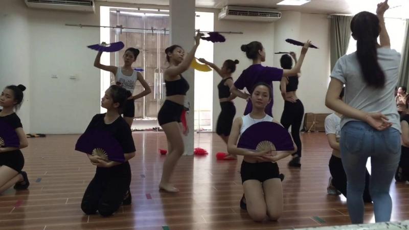 Sàn học chuyên ngành của sinh viên Khoa Múa tại VNQ