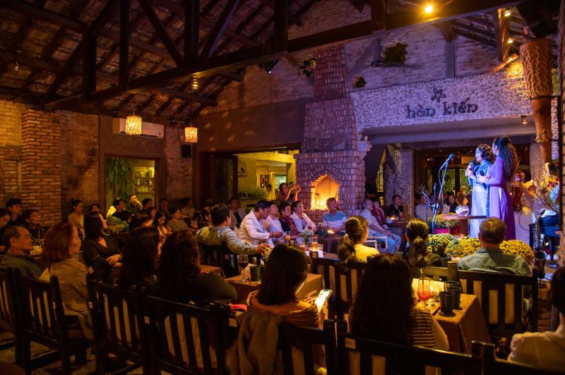 Phòng Trà Ca Nhạc & Cafe Hòn Kiến