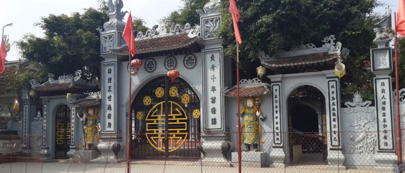 Cổng vào Phủ Quảng Cung