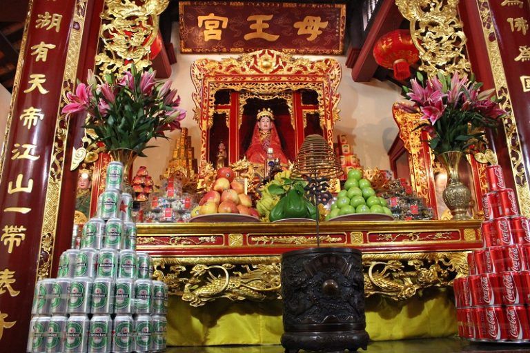 Lễ chùa đầu năm ở Phủ Tây Hồ