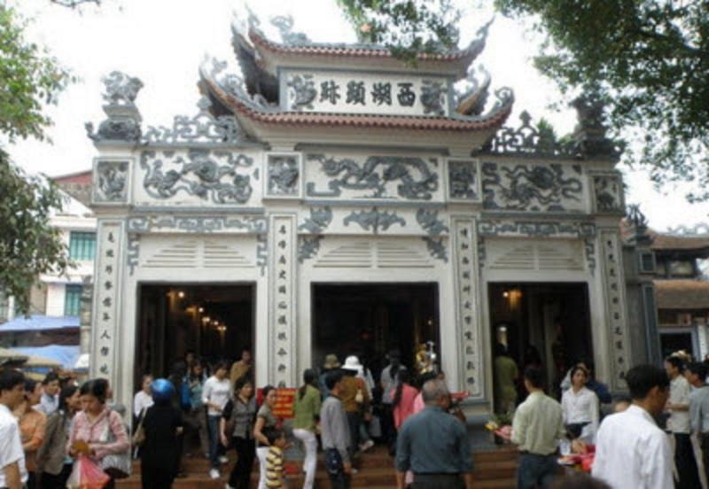 Phủ Tây Hồ ngày đầu năm