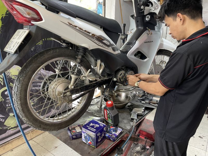 Phụ Tùng Chính Hiệu - Thiên Nhẫn