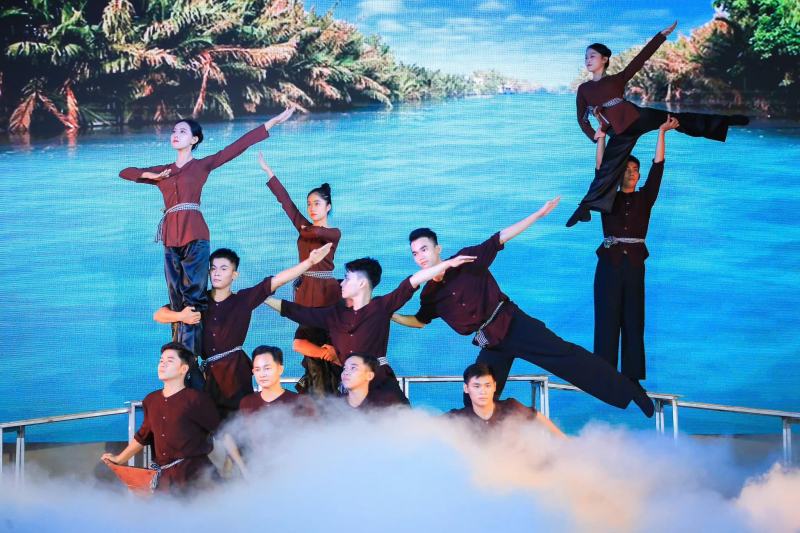 Phục Trang Biểu Diễn Tú Đan