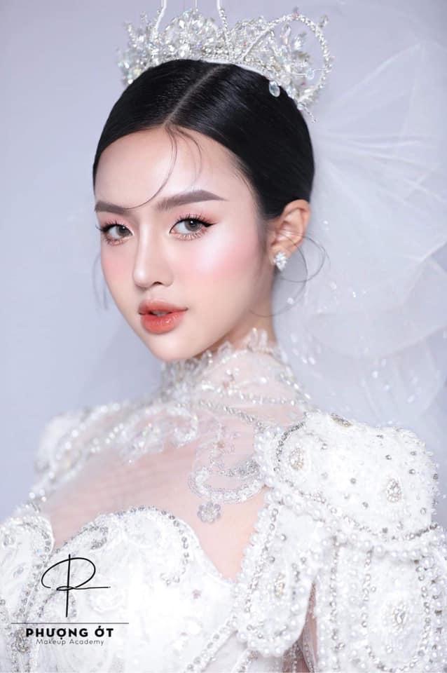 Phượng Ớt Makeup