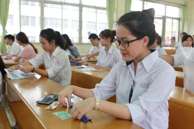Phỏng đoán, loại trừ không có nghĩa là bạn đoán bừa mà phải dựa trên những dữ liệu có trong bài và phỏng đoán một cách logic và có khoa học