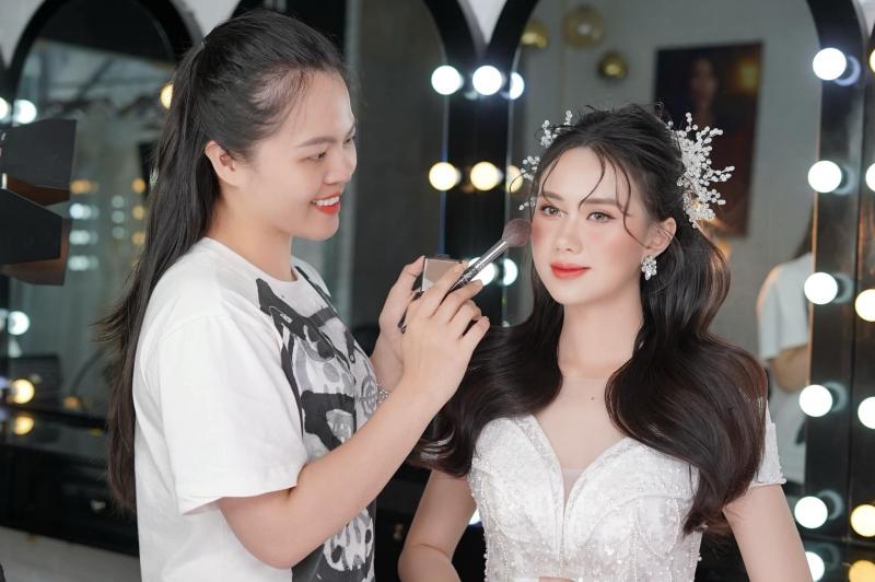 Phuong Trann Makeup & Academy