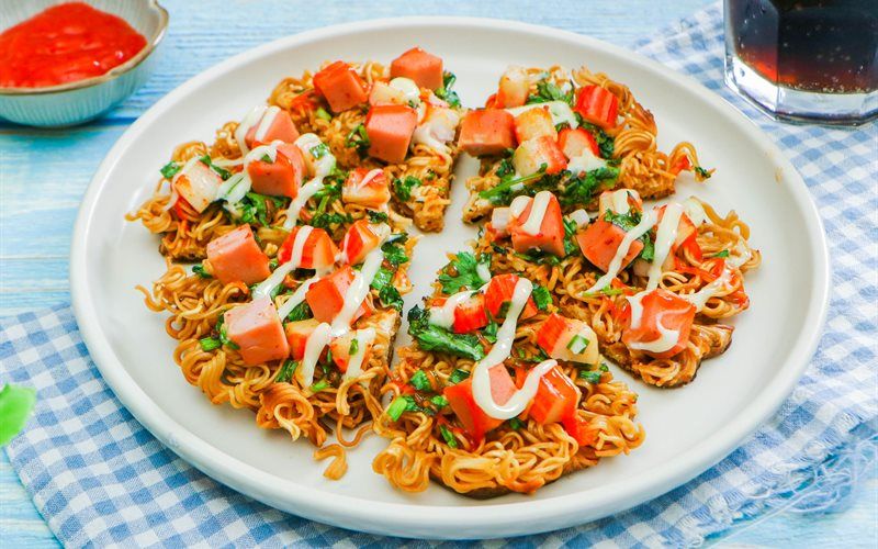 Cách làm pizza mì tôm