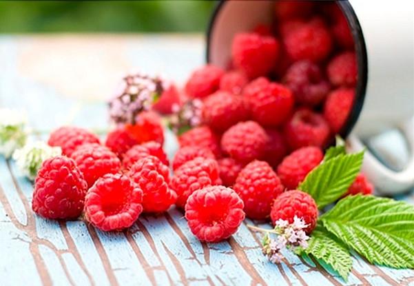 Hãy nhớ rửa sạch và lau khô da mặt trước khi thoa đều hỗn hợp và để yên trong vòng 20 phút, rửa mặt lại cùng với nước sạch và lau khô rồi cảm nhận bề mặt da sáng lên trông thấy bởi đã được tẩy sạch toàn bộ lông.