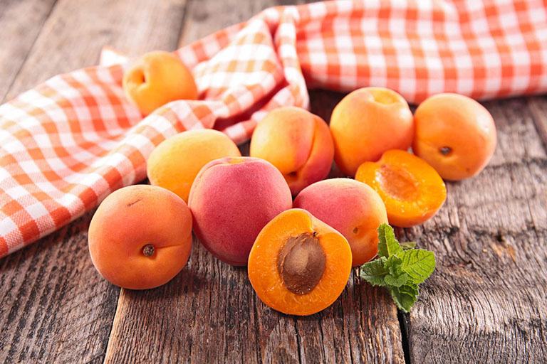 Hàm lượng vitamin E và A trong quả mơ là những thành phần cần thiết cho mắt