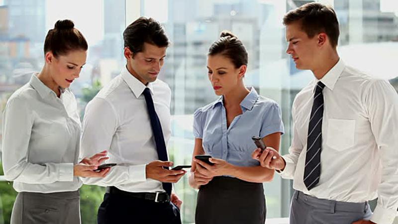 Chị em hãy mạnh mẽ khi cần, phải tự chủ với cuộc sống của mình nhưng cũng cần phải nữ tính,