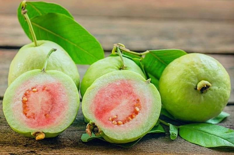 Vitamin C trong ổi sẽ giúp bạn có hàm răng trắng