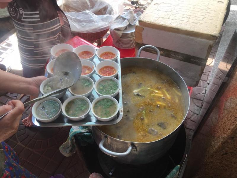 Quán Bánh Hỏi Cháo Lòng