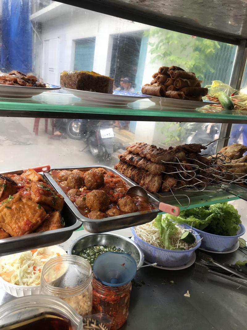 Quán Bún Thịt Nướng Cô Lùn