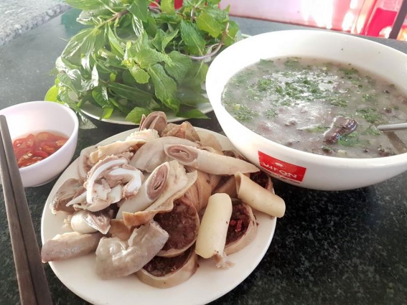Quán Lòng Bà Tình - Chợ Đuổi