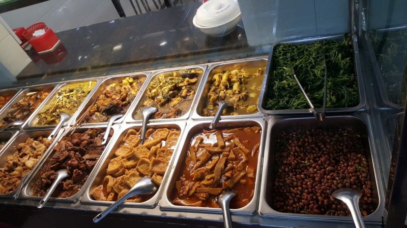 Quán cơm Bà Trâm