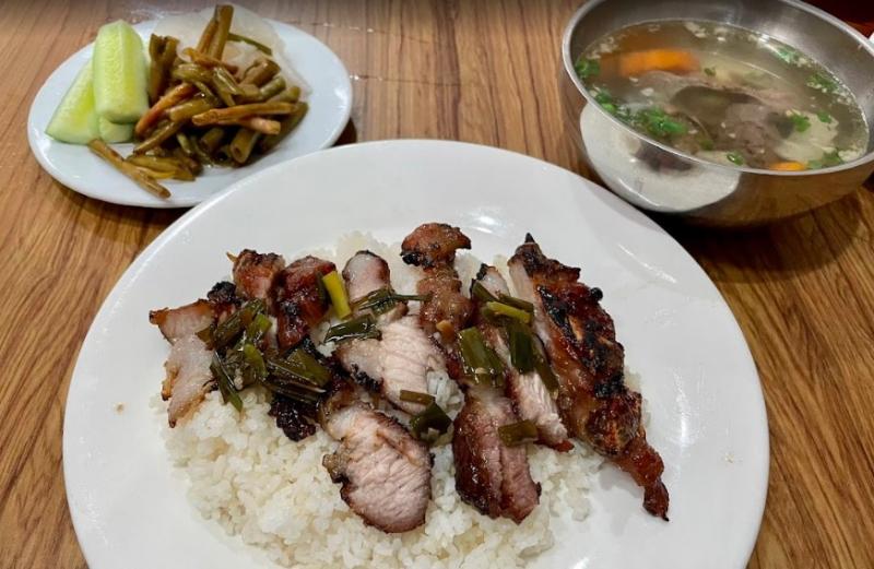 Quán cơm tấm bà Tư