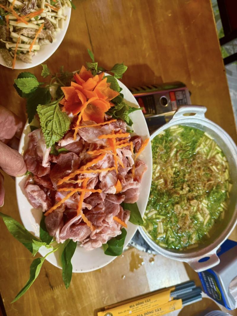 Quán Đông Tây