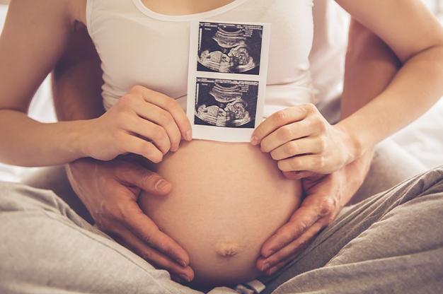 Quan hệ tình dục giúp mẹ bầu chuyển dạ nhanh và không đau