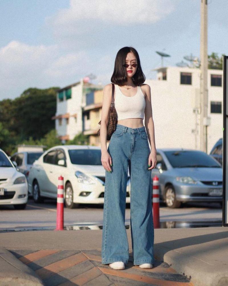 Quần Jean kết hợp với áo croptop