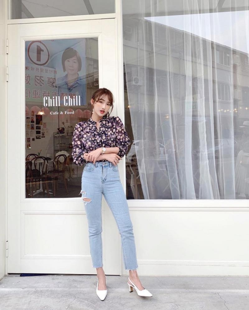 Quần Jean kết hợp với áo hoạ tiết