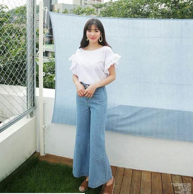 Quần Jean kết hợp với áo tay bèo