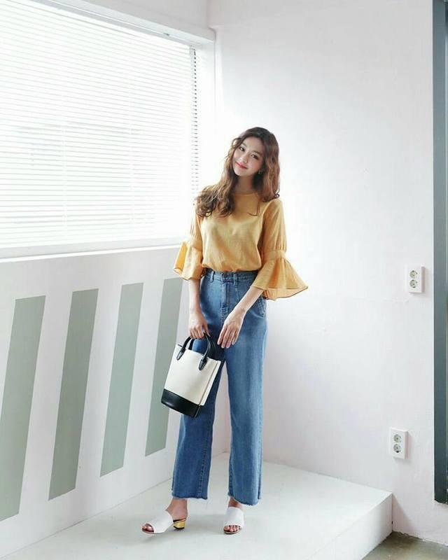 Quần Jean kết hợp với áo tay loe
