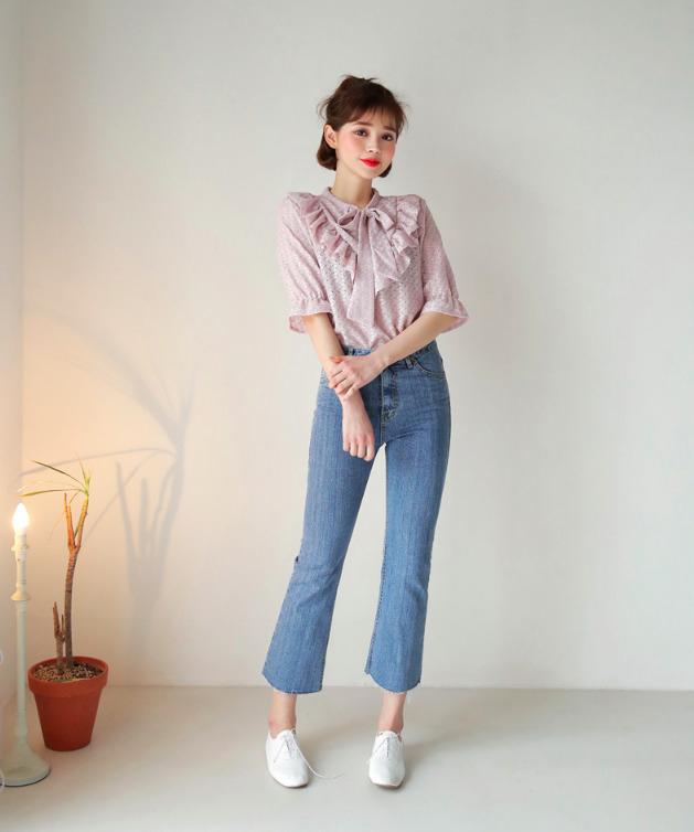 Quần Jean kết hợp với áo voan thắt nơ