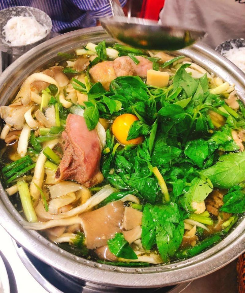 Quán Phúc Lâm - Cơm Gà & Lẩu Gà Lá É