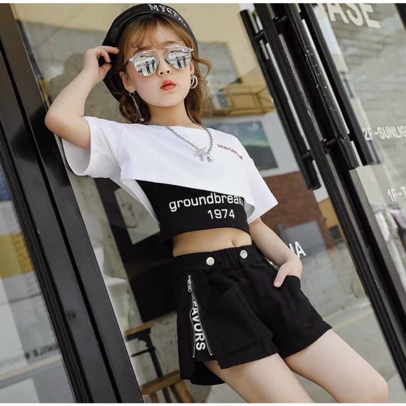 Quần short bé gái phối với áo croptop
