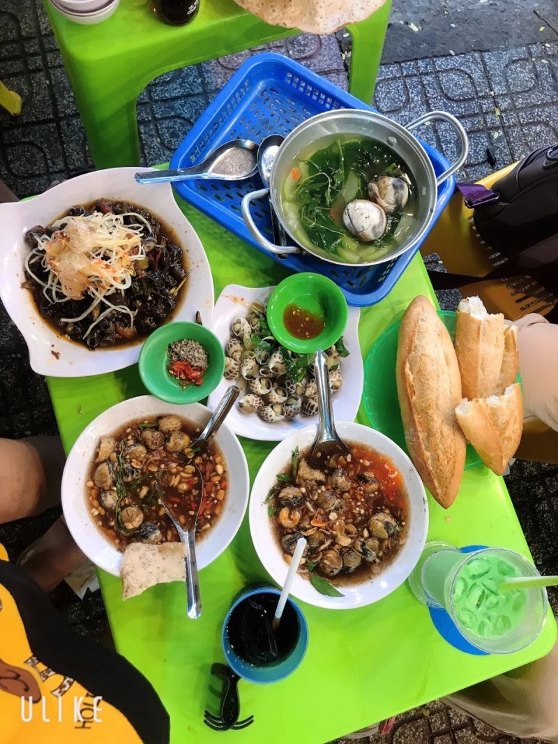 Quán Trang Cút lộn xào me