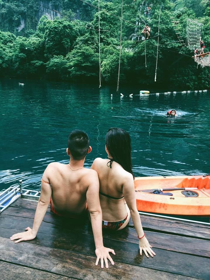 Bên cạnh những hang động kỳ thú và những bãi biển tuyệt đẹp, hai bạn còn có thể cùng nhau tham gia các trò chơi thú vị như Zipline, chèo thuyền kayak khi đến thăm Quảng Bình