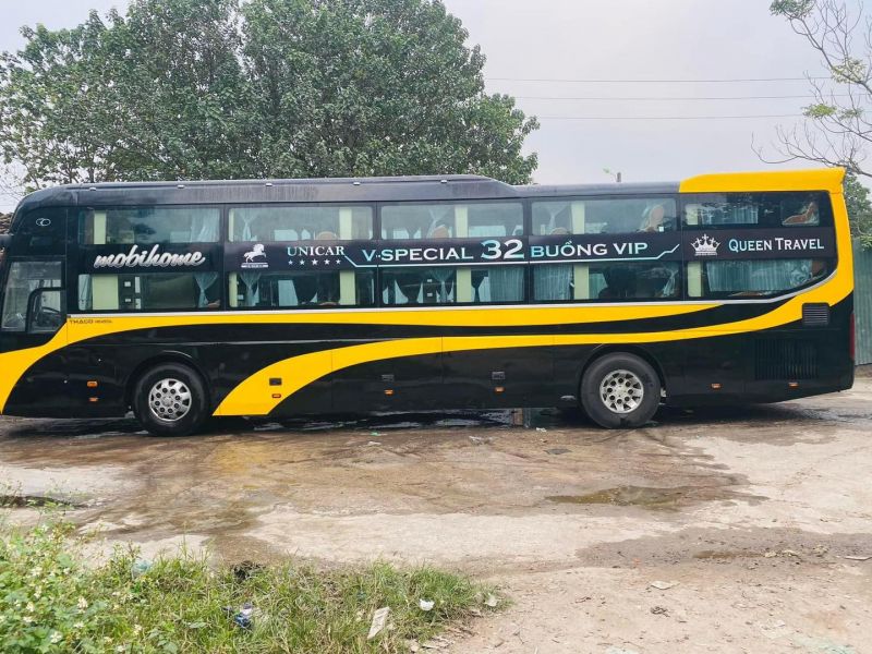 Queen Cafe Open Bus