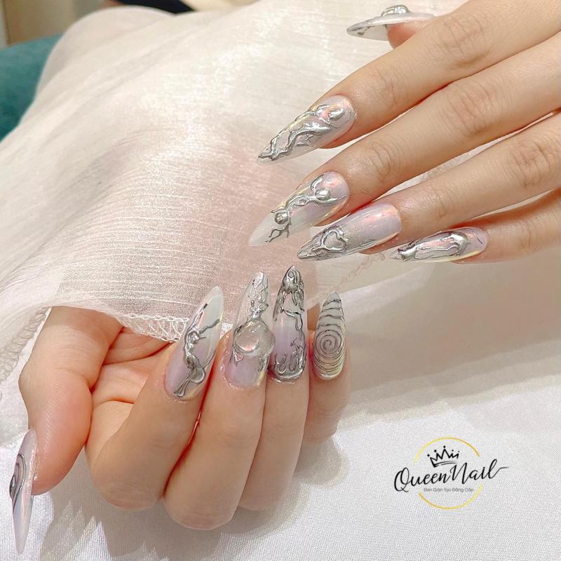 Queen Nail