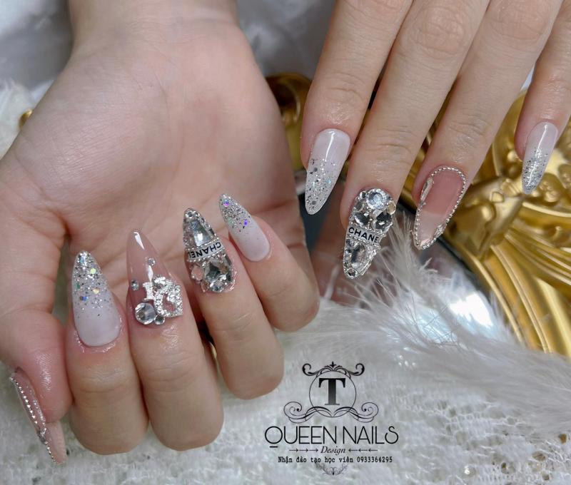 Queen Nails