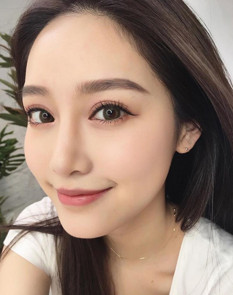 Quên dọn dẹp vùng lông mày lân cận