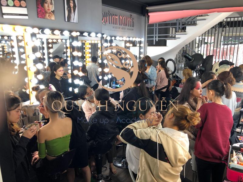 Quỳnh Nguyễn Make Up Artist
